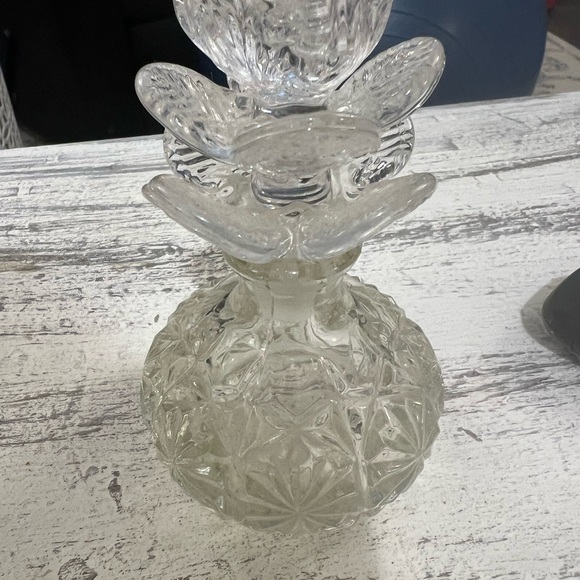 VINTAGE ETCHED CRYSTAL PERFUME BOTTLE WITH FLORAL TOP - Picture 8 of 8